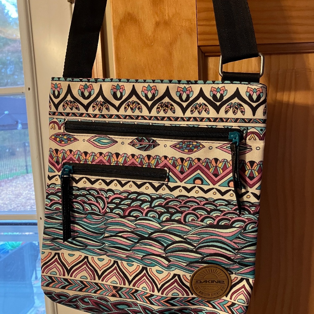Dakine crossbody bag